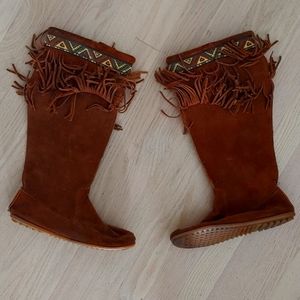 Minnetonka suede boots size 8